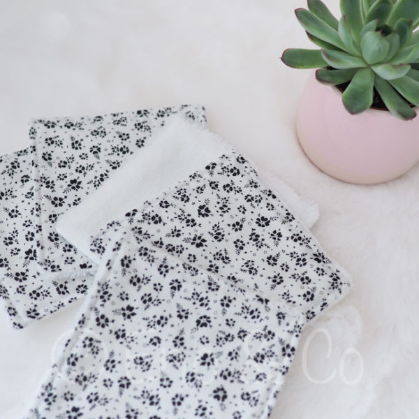 Lingettes fleurs noires fond blanc