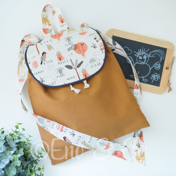 Sac à dos maternelle jungle Camel avec rabat beige et motif Jungle