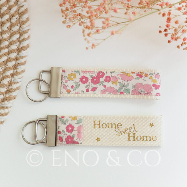 Porte clés personnalisable fleuri dans les tons rose beige et vert d'eau