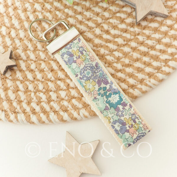 Porte clés personnalisable aux motifs fleuri vert et violet Liberty MIchelle