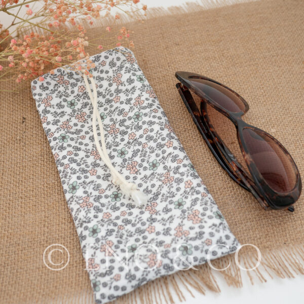 Etui à lunette en double gaze de coton fleuri beige rose et bleu