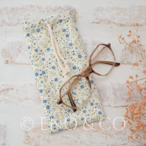 Etui à lunettes souple pour lunettes de soleil ou lunettes de vues avec de petites fleurs bleues sur fond beige