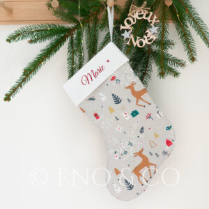 Grande chaussette de Noël personnalisable motif animaux de la foret enchanté fond beige et touche de rouge et vert