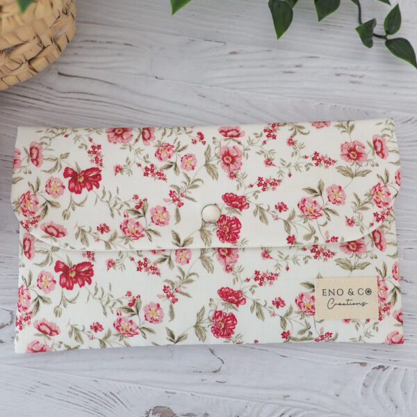 Pochette de rangement Romy fond beige et fleurs anglaises rouges et roses